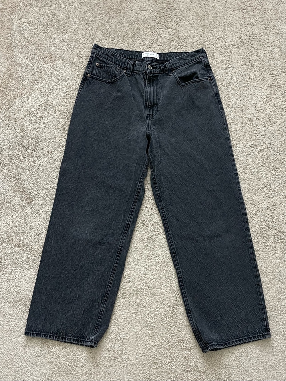 Abercrombie & Fitch - The Loose High Rise Jean